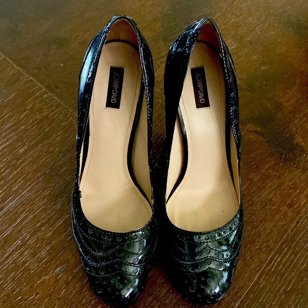 JOAN & DAVID Black heels size 8 with wing tip design